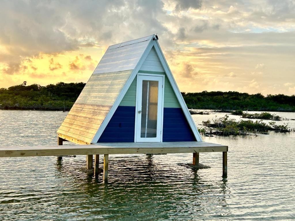Beachfront Cabin San Pedro  Exterior photo